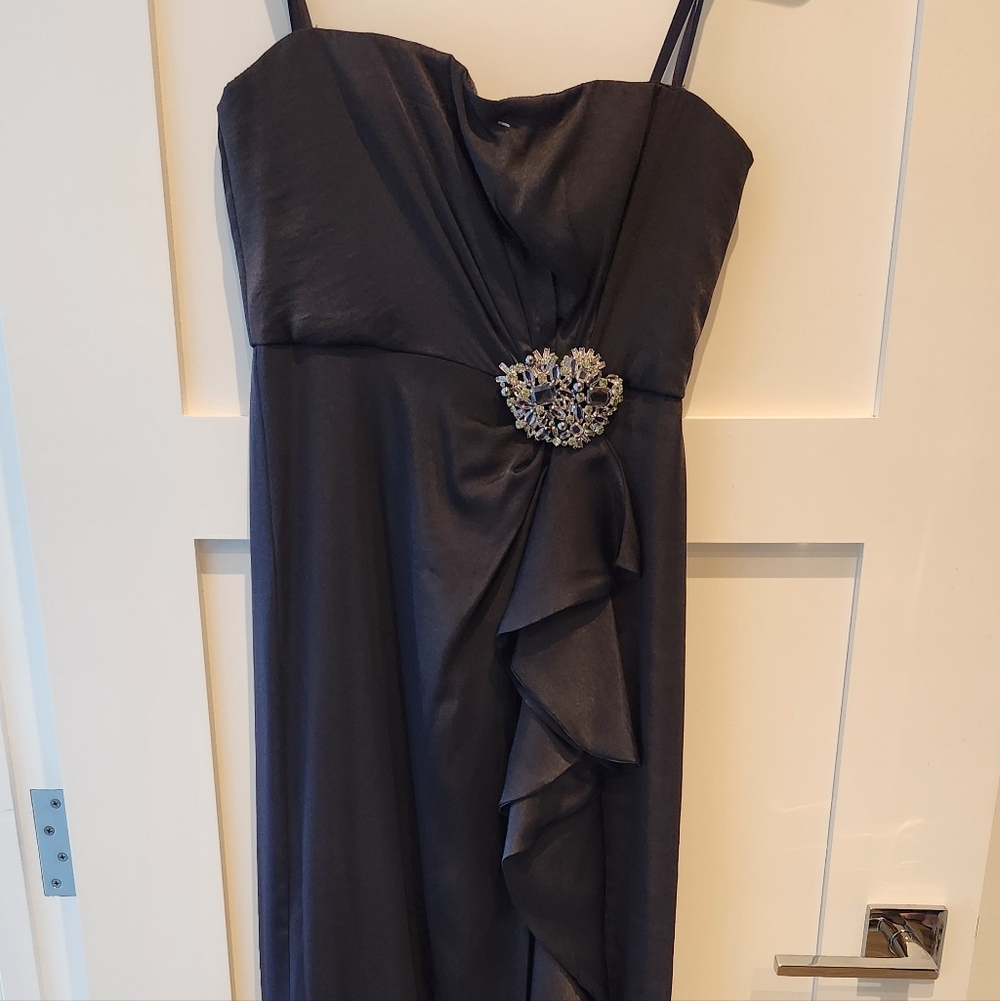 Elegant Long Slitted Dark Gown with Embellished Brooch